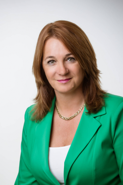 Sylvia SZÁZVAI Sylvia SZÁZVAI