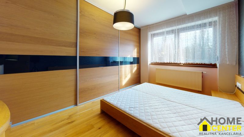 PRENÁJOM: KRÁSNY 3 IZBOVÝ TEHLOVÝ BYT V CENTRE MESTA S GARÁŽOU, KOMÁRNO 5.jpg