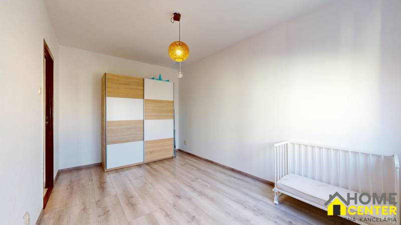 NA-PREDAJ-ZREKONSTRUOVANY-3-IZBOVY-BYT-UL-BUBNOVA-KOMARNO-02122025_154639.jpg