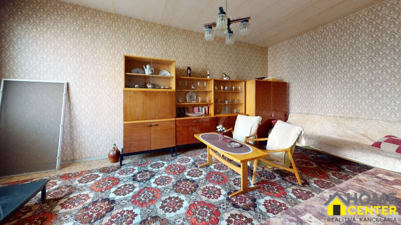 NA-PREDAJ-VELKY-2-IZBOVY-RETRO-BYT-NA-UL-HRNCIARSKA-VII-SIDLISKO-KOMARNO-65m2-Bedroom 1.jpg