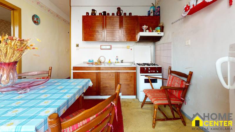 NA-PREDAJ-VELKY-2-IZBOVY-RETRO-BYT-NA-UL-HRNCIARSKA-VII-SIDLISKO-KOMARNO-65m2-Bedroom.jpg