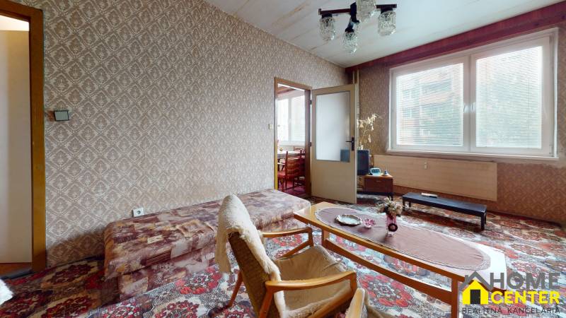 NA-PREDAJ-VELKY-2-IZBOVY-RETRO-BYT-NA-UL-HRNCIARSKA-VII-SIDLISKO-KOMARNO-65m2-Bedroom 2.jpg