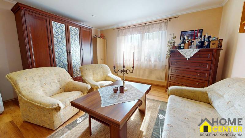 NA-PREDAJ-ZREKONSTRUOVANY-4-IZBOVY-RODINNY-DOM-S-KRASNOU-TERASOU-VELKE-KOSIHY-06182025_123315.jpg