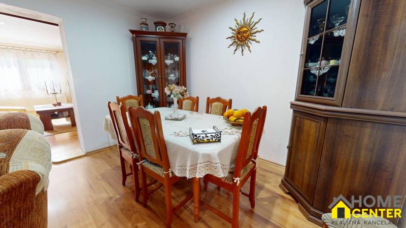 NA-PREDAJ-ZREKONSTRUOVANY-4-IZBOVY-RODINNY-DOM-S-KRASNOU-TERASOU-VELKE-KOSIHY-06182025_123210.jpg