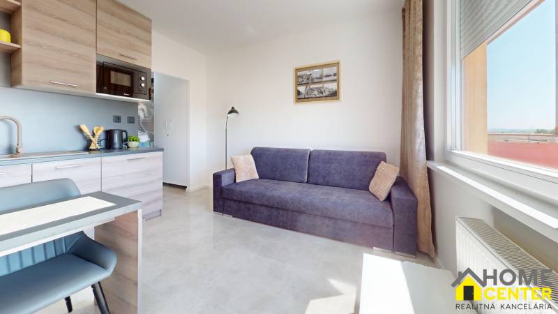 MODENA-GARSONKA-NA-PREDAJ-S-KRASNYM-VYHLADOM-KOMARNO-Living-Room 1.jpg