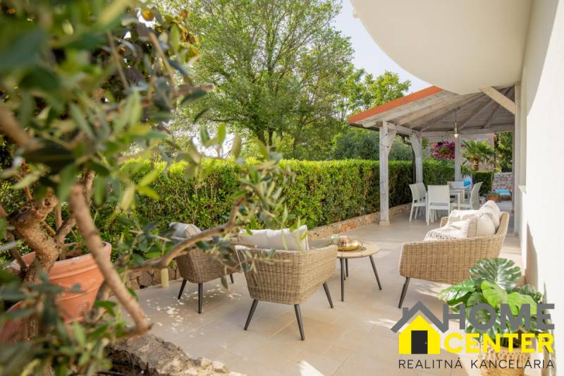 004-1023-29-island-krk-house-with-swimming-pool-for-sale – kópia – kópia.jpg