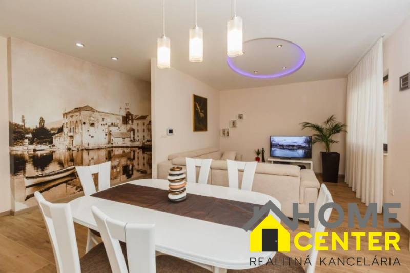 005-2033-09-Kastela-house-with-sea-view-for-sale.jpg