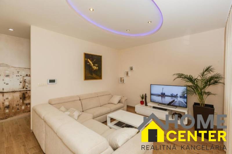 002-2033-09-Kastela-house-with-sea-view-for-sale.jpg