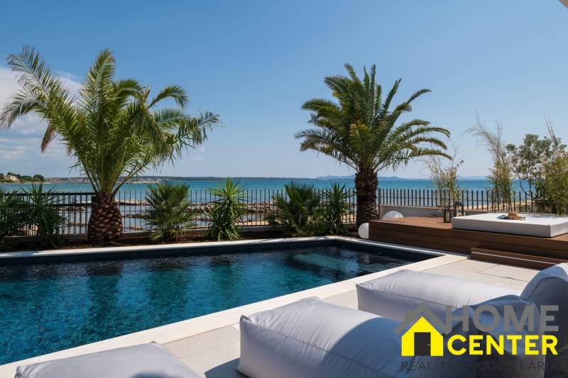 019-5427-30-Privlaka-Luxury-villa-with-pool-in-the-first-row-to-the-sea-for-sale.jpg