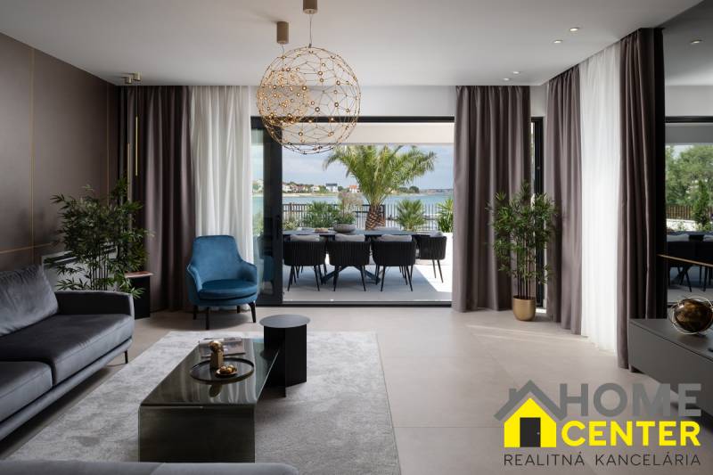 008-5427-30-Privlaka-Luxury-villa-with-pool-in-the-first-row-to-the-sea-for-sale.jpg