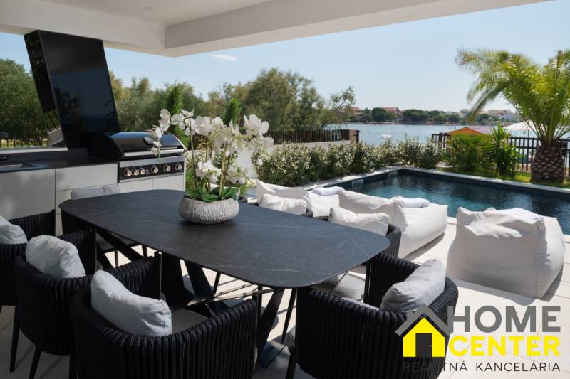 006-5427-30-Privlaka-Luxury-villa-with-pool-in-the-first-row-to-the-sea-for-sale.jpg