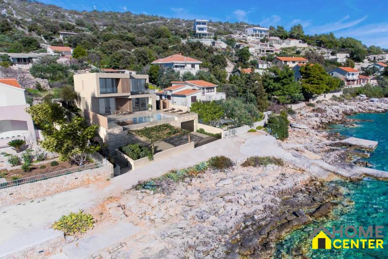 003-2022-400-rogoznica-attractive-villa-first-row-to-the-sea-for-sale.jpg