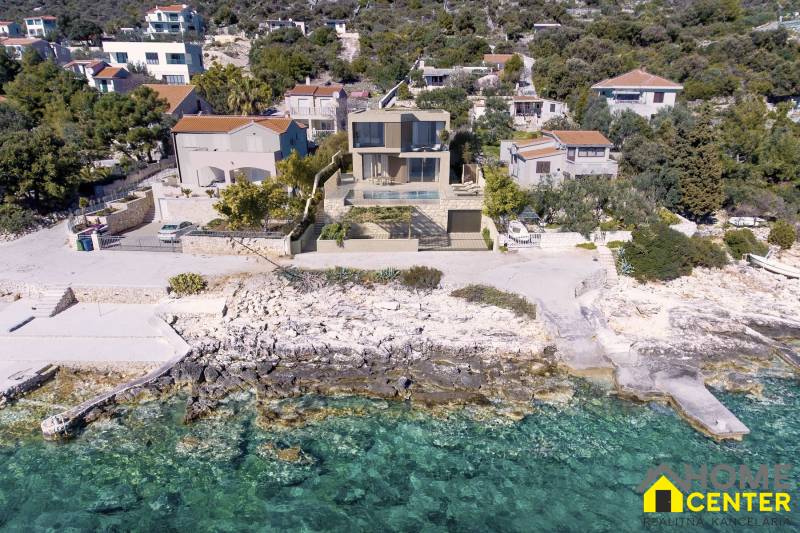 016-2022-400-rogoznica-attractive-villa-first-row-to-the-sea-for-sale.jpg