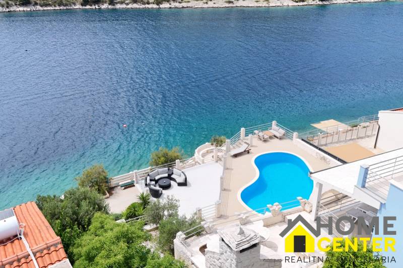 019-2044-56-Marina-Seafront-apartment-villa-for-sale.JPG