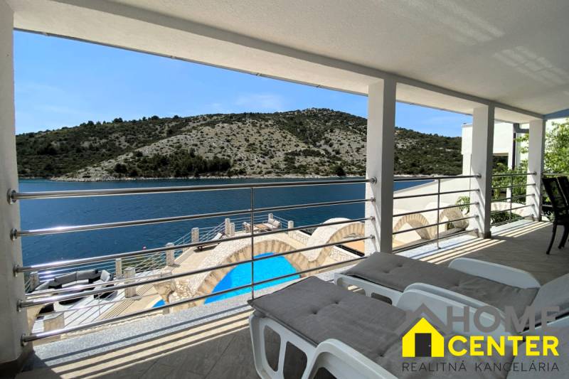 006-2044-56-Marina-Seafront-apartment-villa-for-sale.jpg