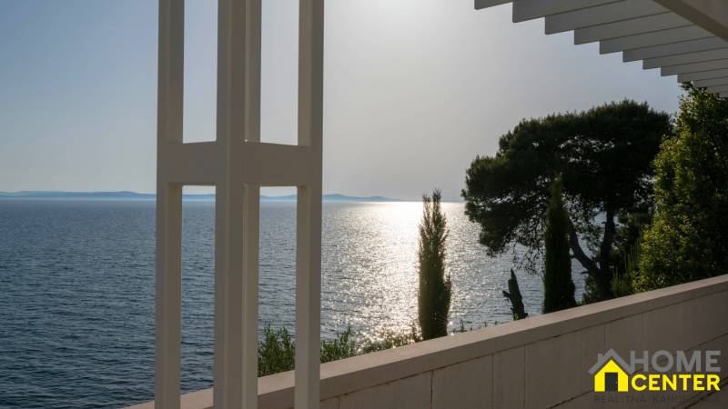 011-2022-448-zadar-beautiful-seafront-stone-villa-with-pool-for-sale.jpg
