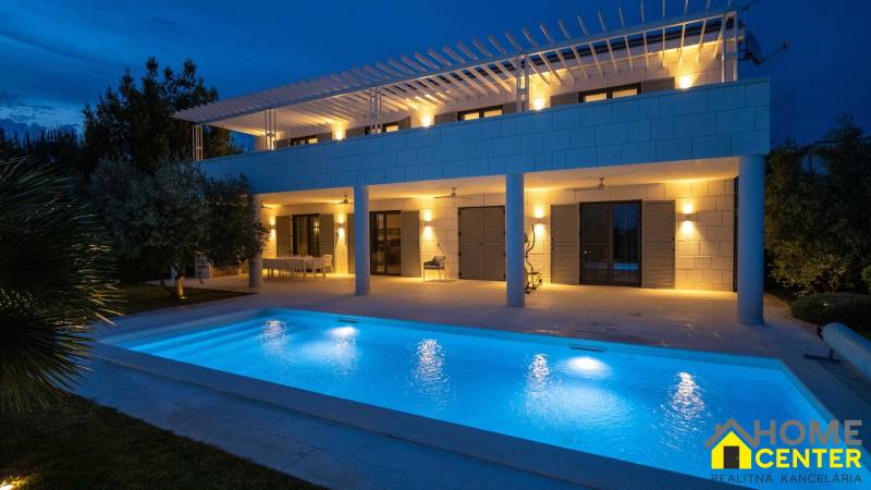 006-2022-448-zadar-beautiful-seafront-stone-villa-with-pool-for-sale.jpg