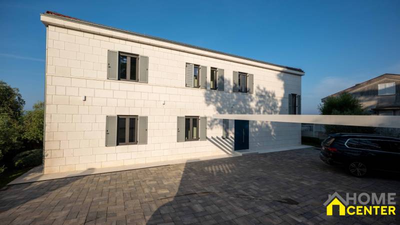 023-2022-448-zadar-beautiful-seafront-stone-villa-with-pool-for-sale.jpg
