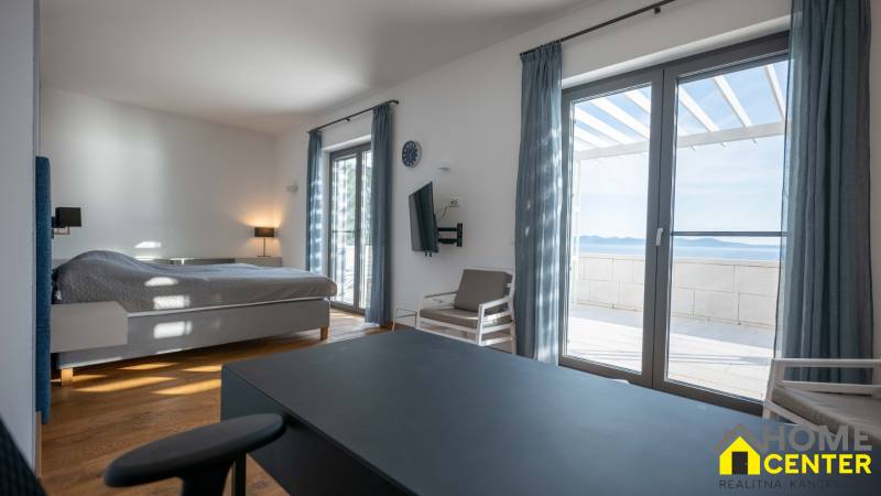 010-2022-448-zadar-beautiful-seafront-stone-villa-with-pool-for-sale.jpg