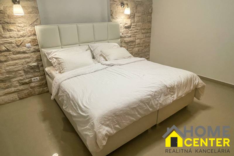 12-2013-197-Korcula-villa-seafront-for-sale.jpg