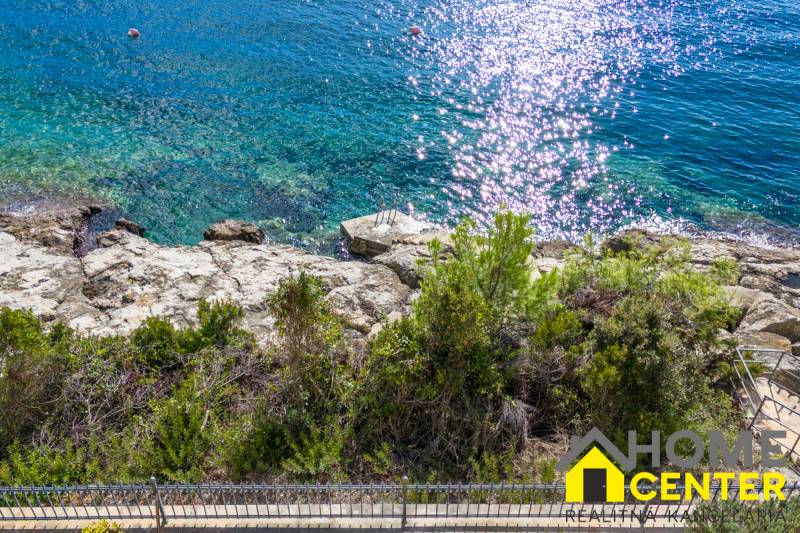 02-2013-197-Korcula-villa-seafront-for-sale.jpg