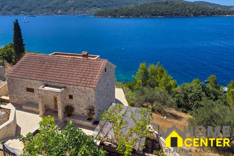 016-2013-197-Korcula-villa-seafront-for-sale.jpg