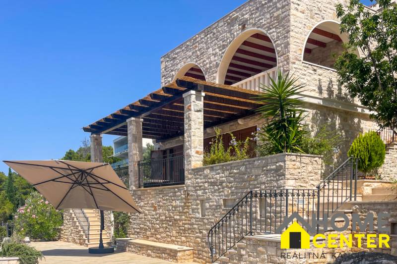 07-2013-197-Korcula-villa-seafront-for-sale.jpg