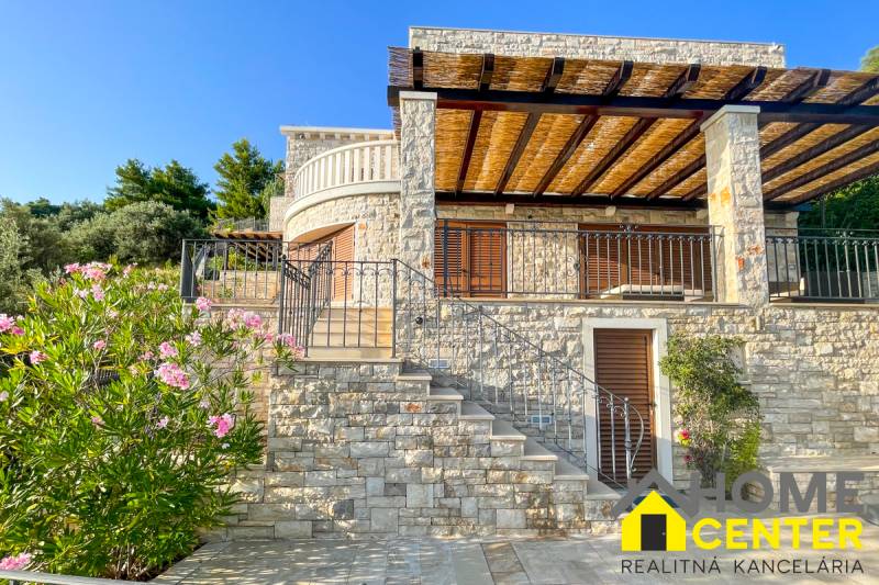 06-2013-197-Korcula-villa-seafront-for-sale.jpg