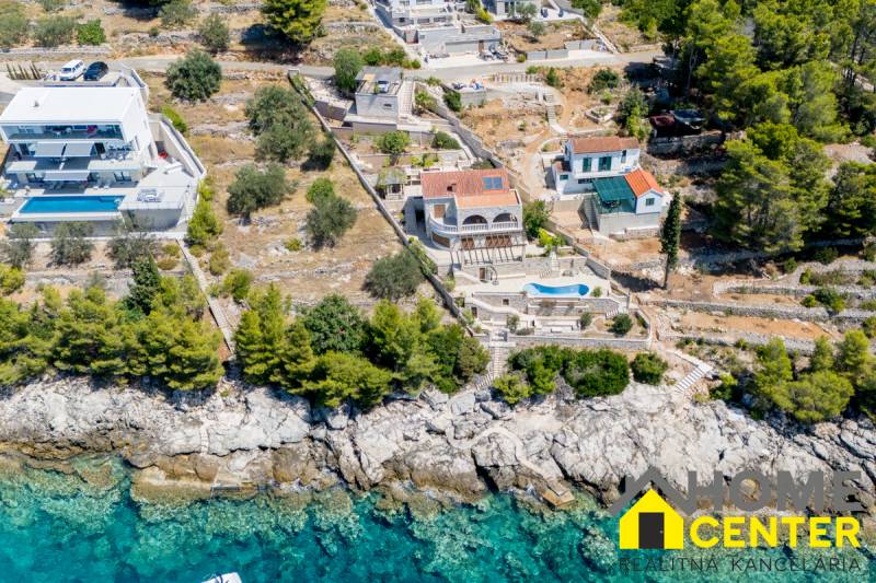00-2013-197-Korcula-villa-seafront-for-sale.jpg