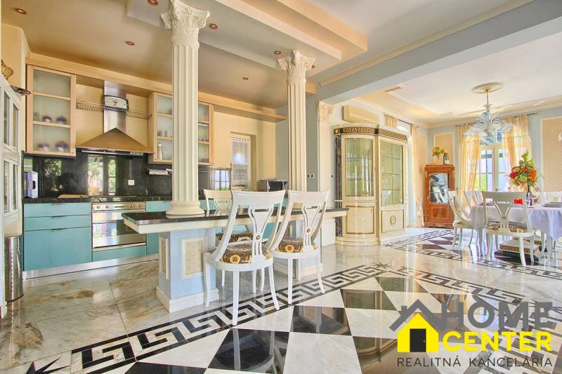 004-2022-408-Exclusive-villa-in-an-attractive-location.jpg