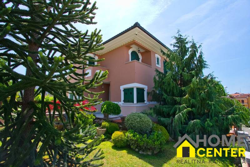 020-2022-408-Exclusive-villa-in-an-attractive-location.jpg