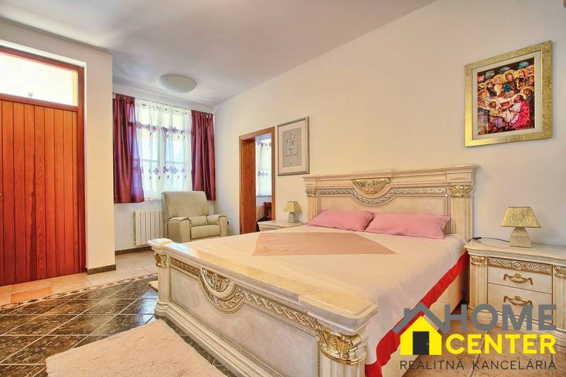 007-2022-408-Exclusive-villa-in-an-attractive-location.jpg