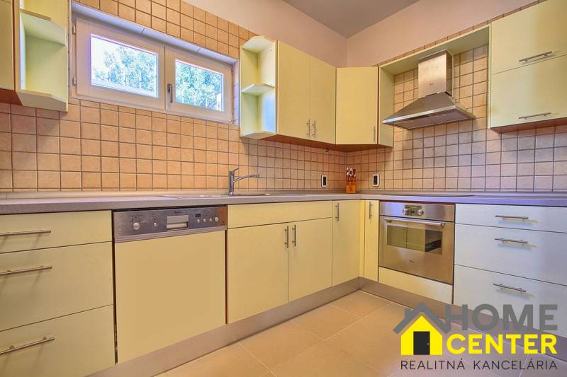 006-2022-408-Exclusive-villa-in-an-attractive-location.jpg