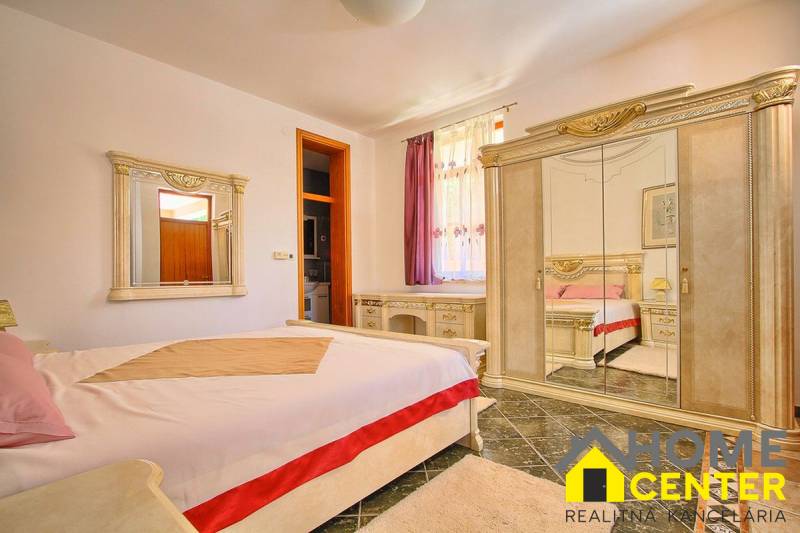 008-2022-408-Exclusive-villa-in-an-attractive-location.jpg