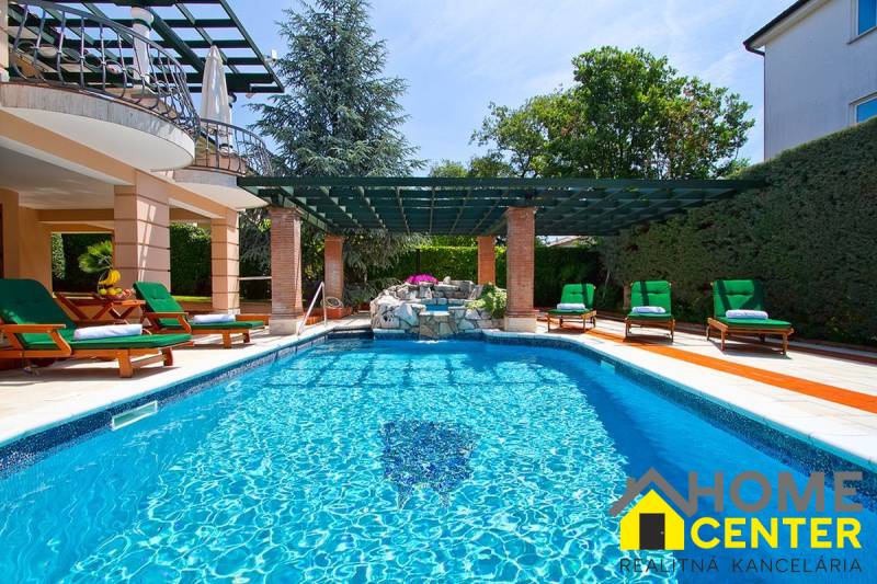 017-2022-408-Exclusive-villa-in-an-attractive-location.jpg
