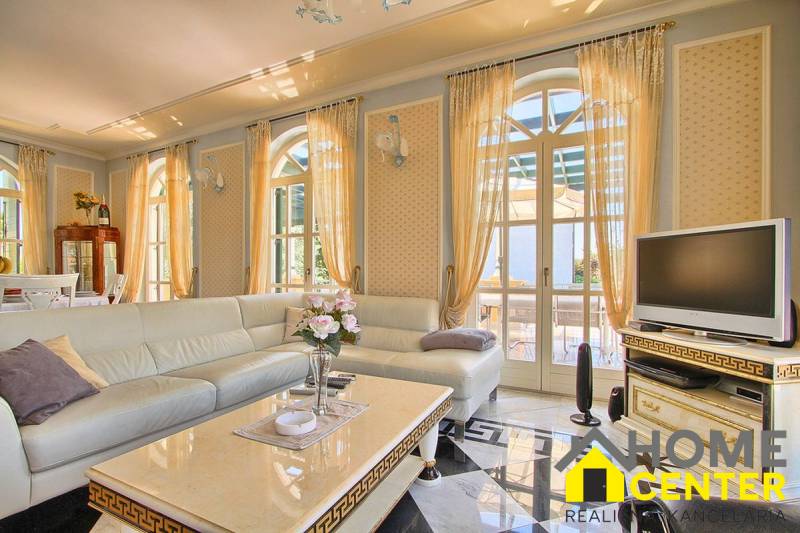 002-2022-408-Exclusive-villa-in-an-attractive-location.jpg