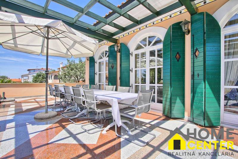 015-2022-408-Exclusive-villa-in-an-attractive-location.jpg