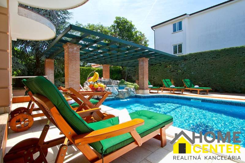 018-2022-408-Exclusive-villa-in-an-attractive-location.jpg