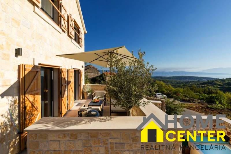 003-5056-30-Hvar-stone-villa-with-pool-for-sale.jpg