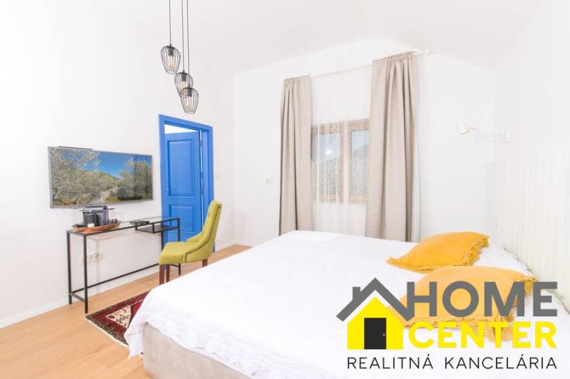 010-5056-30-Hvar-stone-villa-with-pool-for-sale.jpg