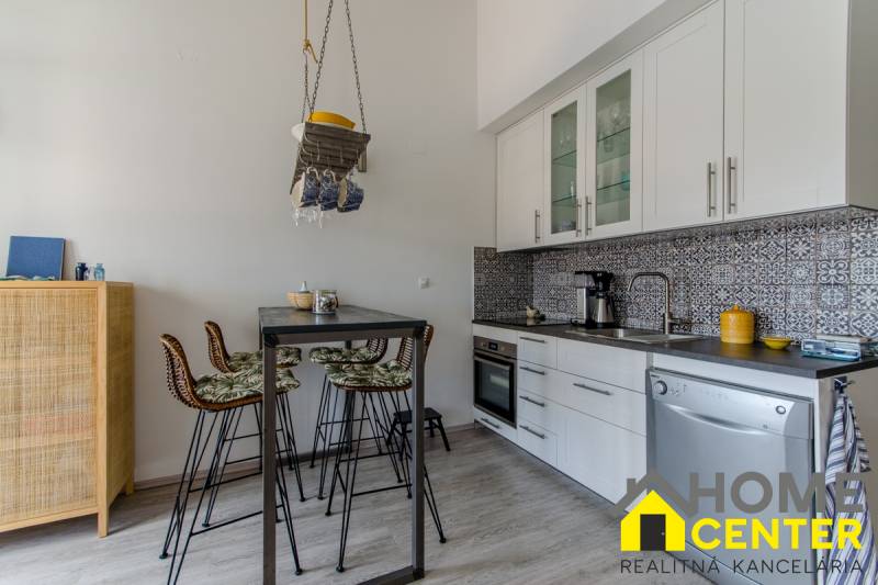 07-2013-240-Brac-apartment-by-the-sea-for-sale.jpg