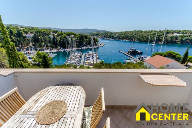 01-2013-240-Brac-apartment-by-the-sea-for-sale.jpg