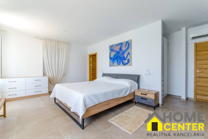 10-2013-238-Vis-Komiza-villa-seafront-for-sale.jpg