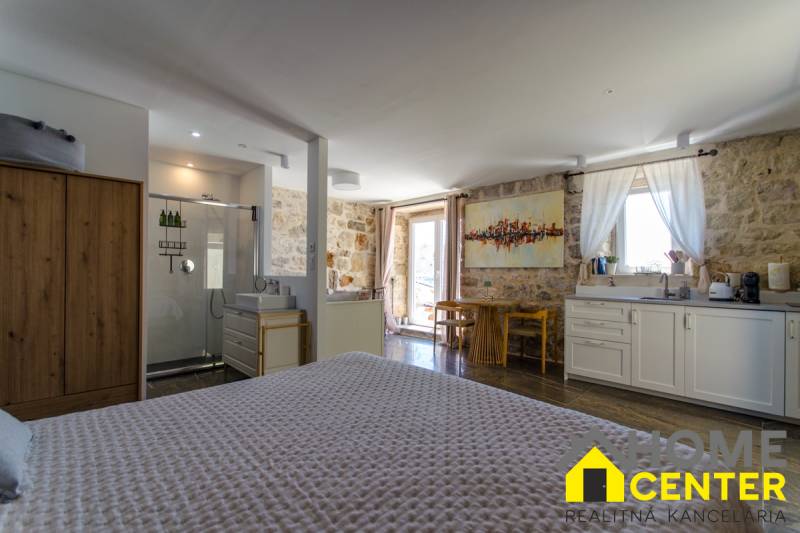 16-2013-238-Vis-Komiza-villa-seafront-for-sale.jpg