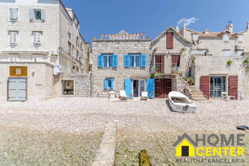 19-2013-238-Vis-Komiza-villa-seafront-for-sale.jpg