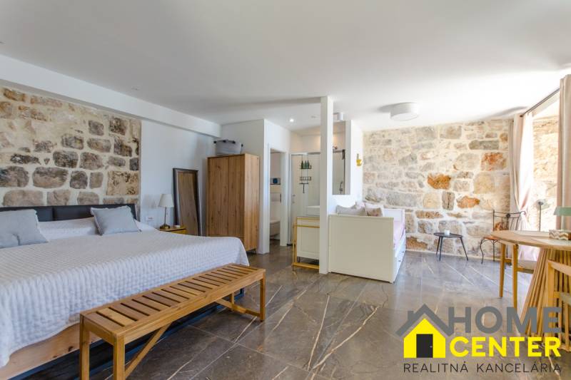 17-2013-238-Vis-Komiza-villa-seafront-for-sale.jpg