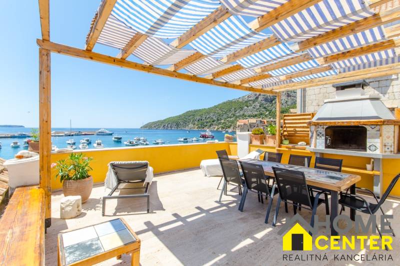 01-2013-238-Vis-Komiza-villa-seafront-for-sale.jpg