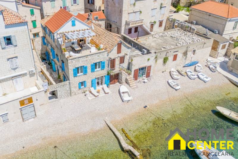 03-2013-238-Vis-Komiza-villa-seafront-for-sale.jpg