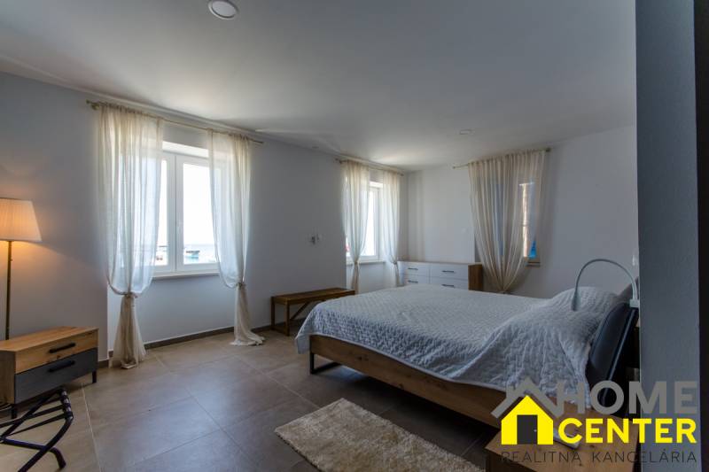 09-2013-238-Vis-Komiza-villa-seafront-for-sale.jpg