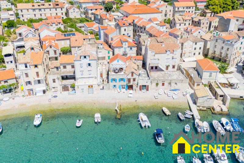 05-2013-238-Vis-Komiza-villa-seafront-for-sale.jpg
